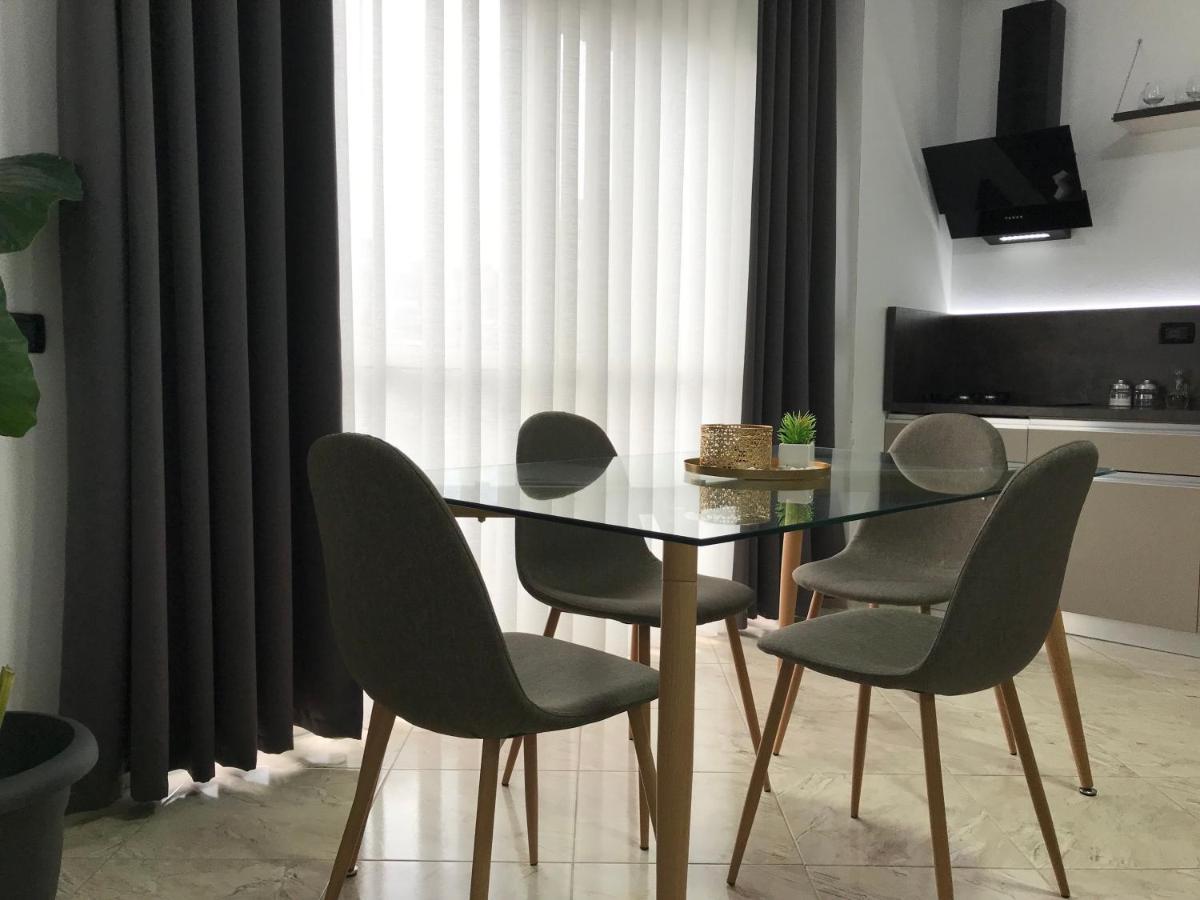 Luxury Apartments In City Center Durrës Esterno foto