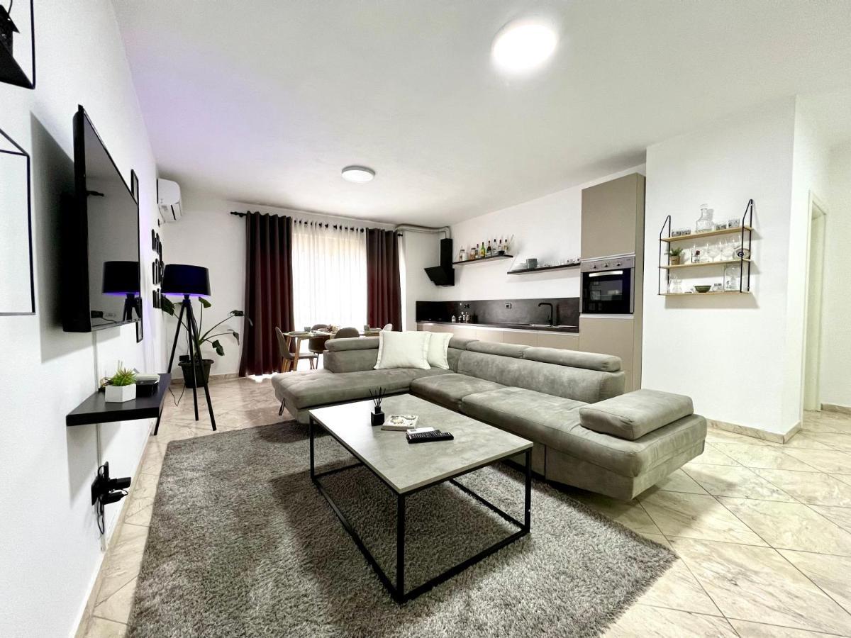 Luxury Apartments In City Center Durrës Esterno foto